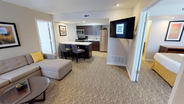 Chase Suites Hotel In Newark image 15